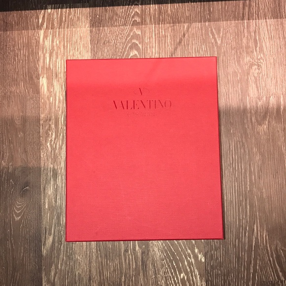 Valentino - Picture 2 of 5
